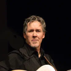 Pete Huttlingerを聴いたり、ミュージックビデオを鑑賞したり、経歴やツアー日程などを確認したりしましょう！