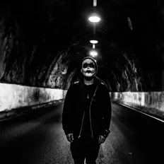 Poslechněte si interpreta Binks, sledujte hudební videa, přečtěte si životopis, podívejte se na data turné a další informace.