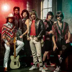 收听 Hot Country Knights、观看音乐视频、阅读小传、查看巡演日期等 ！