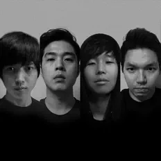 聆聽 컴배티브포스트、觀看音樂影片、閱讀小傳、查看巡演日期等！