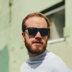 Greg Warns을(를) 듣고, 뮤직 비디오를 보고, 약력을 읽고, 투어 일정 등을 확인하세요!