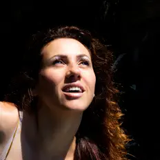 Listen to Elisa Rosselli, watch music videos, read bio, see tour dates & more!