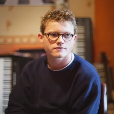 Listen to Lesneu, watch music videos, read bio, see tour dates & more!
