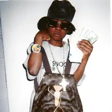 聆聽 100packsavy、觀看音樂影片、閱讀小傳、查看巡演日期等！