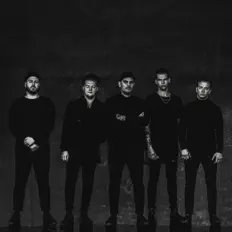 聆聽 Une Misère、觀看音樂影片、閱讀小傳、查看巡演日期等！