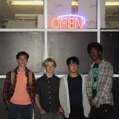 收听 Cross Eyed Strangers、观看音乐视频、阅读小传、查看巡演日期等 ！