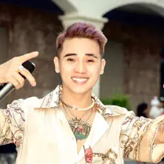 Dengarkan Trần Quang Hùng, tonton video musik, baca bio, lihat tanggal tur & lainnya!