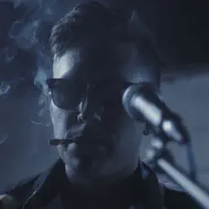 聆聽 SHAW、觀看音樂影片、閱讀小傳、查看巡演日期等！