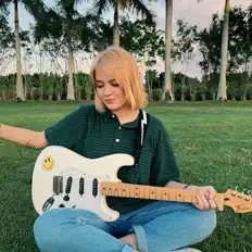 Dengarkan Joolie, tonton video musik, baca bio, lihat tanggal tur & lainnya!