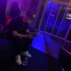 Dengarkan Mello Made It, tonton video musik, baca bio, lihat tanggal tur & lainnya!