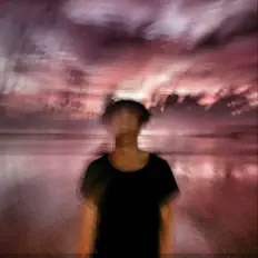 Txngllを聴いたり、ミュージックビデオを鑑賞したり、経歴やツアー日程などを確認したりしましょう！