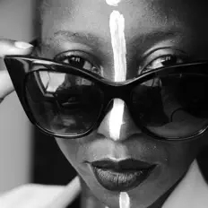 收听 Nthabiseng、观看音乐视频、阅读小传、查看巡演日期等 ！