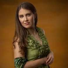 Hör dir Lara Driscoll an, schau dir Musikvideos an, lies die Biografie, finde Tourdaten und mehr!
