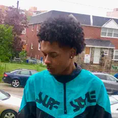 聆聽 Kaili、觀看音樂影片、閱讀小傳、查看巡演日期等！