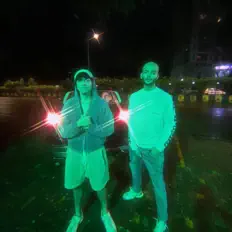 聆聽 Riz & Yoshi、觀看音樂影片、閱讀小傳、查看巡演日期等！