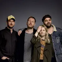Hör dir undefined an, schau dir Musikvideos an, lies die Biografie, finde Tourdaten und mehr!