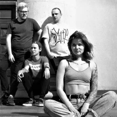 Listen to СОТНИ УЛЫБОК, watch music videos, read bio, see tour dates & more!