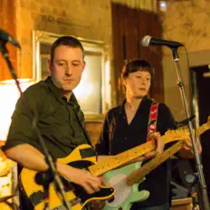 Luister naar The Reverse, bekijk muziekvideo's, lees de bio, bekijk de tourdata, en meer!