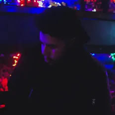 ALE dinle, müzik videolarını izle, biyografisini oku, tur tarihlerini ve daha fazlasını gör!