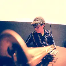 みちしたの音楽を聴いたり、ミュージックビデオを鑑賞したり、経歴やツアー日程などを確認したりしましょう！
