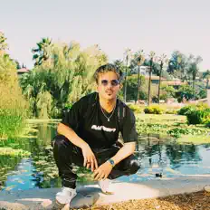 Ymisonice을(를) 듣고, 뮤직 비디오를 보고, 약력을 읽고, 투어 일정 등을 확인하세요!