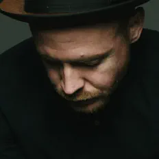 Escucha a Matthew Stewart, mira vídeos musicales, lee la biografía, consulta fechas de giras y mucho más.