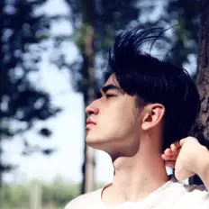 Ouve Adil, vê vídeos de música, lê a biografia, vê as datas da digressão e muito mais!