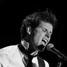 Ascolta Nicholas Podany, guarda video musicali, leggi la biografia, vedi le date del tour & altro!