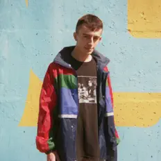 Glacci सुनें, म्यूज़िक वीडियो देखें, बायो पढ़ें, दौरे की तारीखें और बहुत कुछ देखें!