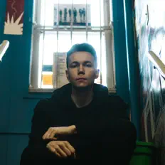 Shea Michael: песни, клипы, биография, даты выступлений и многое другое.