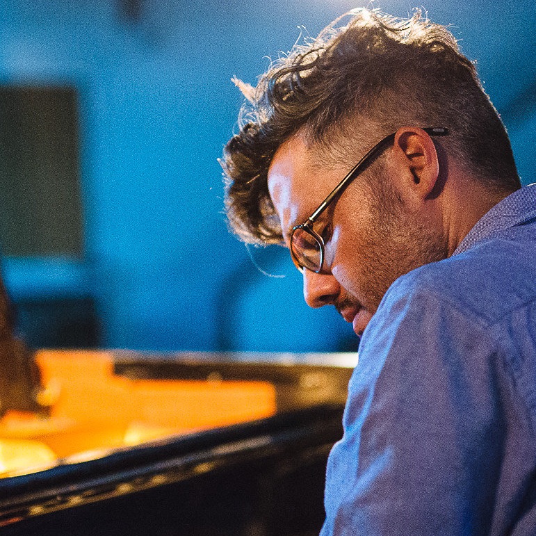 Tom Hodge - Contemporary Classical artist