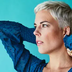 Escucha a Roxanne Potvin, mira videos musicales, lee su biografía, consulta las fechas de las gira y más.