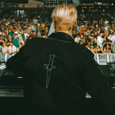 收听 Crystal Knives、观看音乐视频、阅读小传、查看巡演日期等 ！