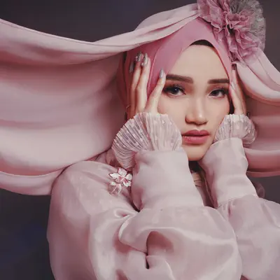 Listen to Nabila Ellisa, watch music videos, read bio, see tour dates & more!