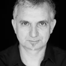 Hör dir Alfio Origlio an, schau dir Musikvideos an, lies die Biografie, finde Tourdaten und mehr!