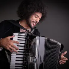 Listen to Mestrinho, watch music videos, read bio, see tour dates & more!