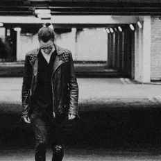 聆聽 Gary Go、觀看音樂影片、閱讀小傳、查看巡演日期等！