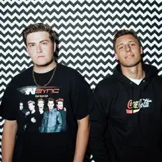 Dengarkan The Lost Boys, tonton video musik, baca bio, lihat tanggal tur & lainnya!