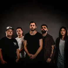 Dengarkan Bury Me Alive, tonton video musik, baca bio, lihat tanggal tur & lainnya!