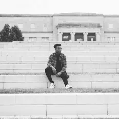 Escucha a Charlyy, mira videos musicales, lee su biografía, consulta las fechas de las gira y más.