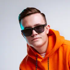 聆聽 MARCUS、觀看音樂影片、閱讀小傳、查看巡演日期等！