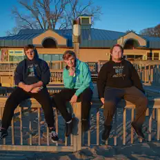 Fish Bowl: песни, клипы, биография, даты выступлений и многое другое.