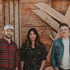 聆聽 Stablemate、觀看音樂影片、閱讀小傳、查看巡演日期等！