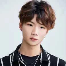 Listen to 梁铭琛, watch music videos, read bio, see tour dates & more!
