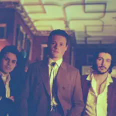 Poslechněte si interpreta Fabric Bear, sledujte hudební videa, přečtěte si životopis, podívejte se na data turné a další informace.