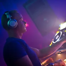 Listen to Daniel Wanrooy, watch music videos, read bio, see tour dates & more!