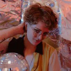 收听 Madi Sipes & The Painted Blue、观看音乐视频、阅读小传、查看巡演日期等 ！