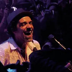 Ouve Moska, vê vídeos de música, lê a biografia, vê as datas da digressão e muito mais!