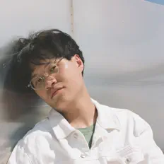 收听 詹士贤、观看音乐视频、阅读小传、查看巡演日期等 ！