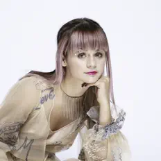 Martina Attiliを聴いたり、ミュージックビデオを鑑賞したり、経歴やツアー日程などを確認したりしましょう！